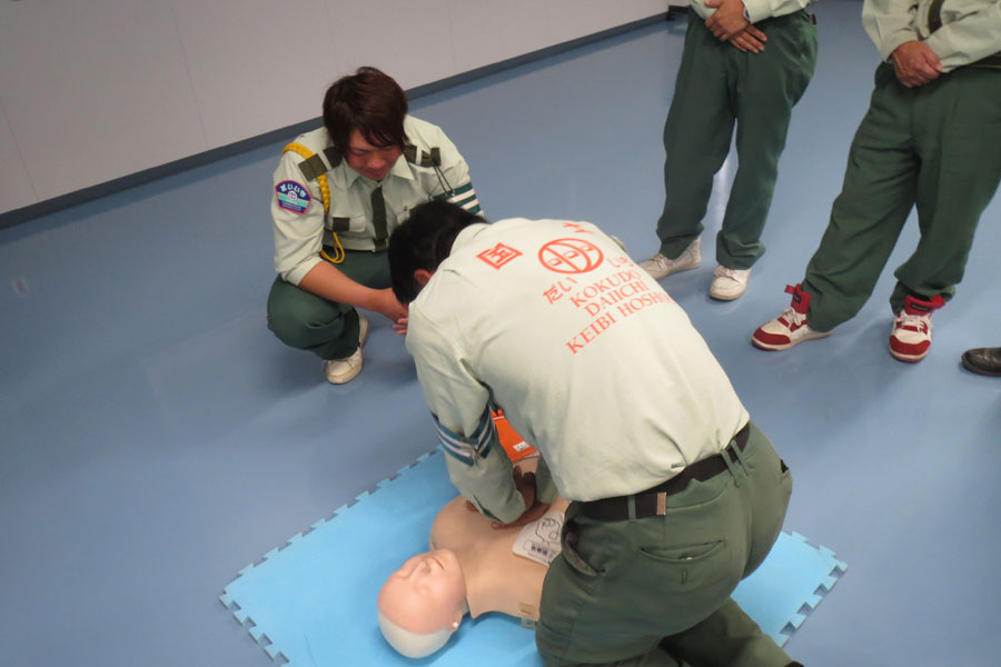 普通救命救急講習を受講する社員