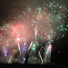 四万十川河川敷にて【第12回しまんと市民祭納涼花火大会】が開催されました。